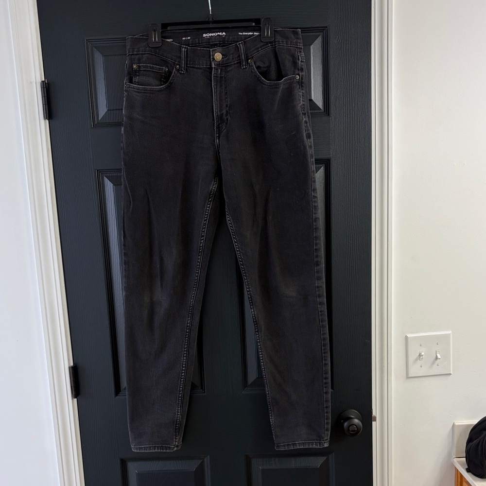 Sonoma Athletic Fit; they are not relaxed.  33x32.  Black.